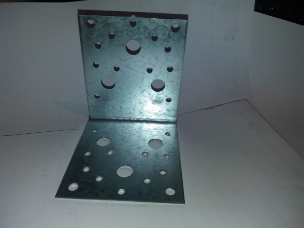 Крепёжный уголок оцинкованный перфорированный KU 105х105х90х2 мм