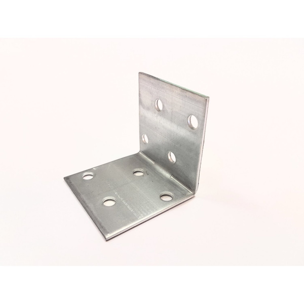 Крепежный уголок равносторонний перфорированный KUR 50*50*200*2 мм