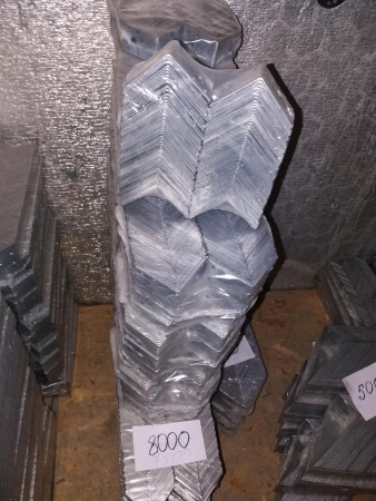 Крепёжный уголок оцинкованный перфорированный KU 70х70х55х2 мм