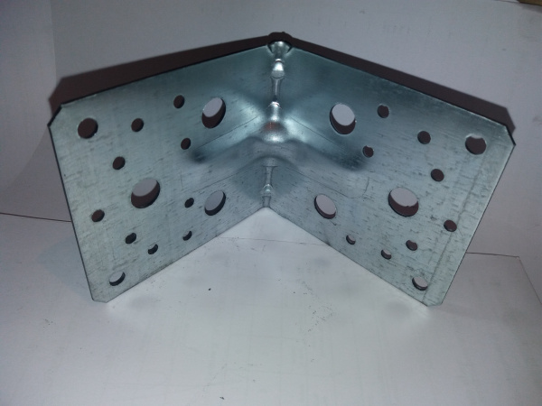 Уголки крепежные усиленные перфорированные KUU 90х90х40х2 мм